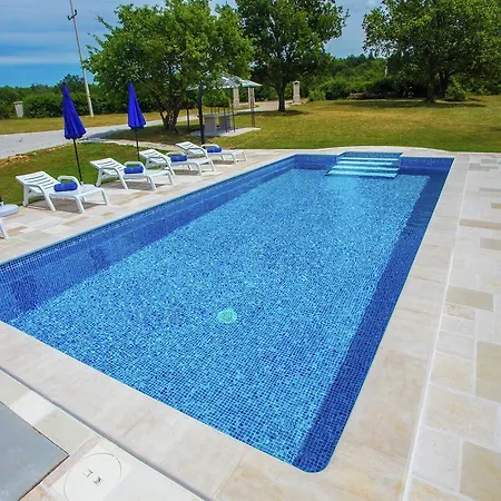 بيت للعطل Beautiful Holiday In With Swimming Pool
